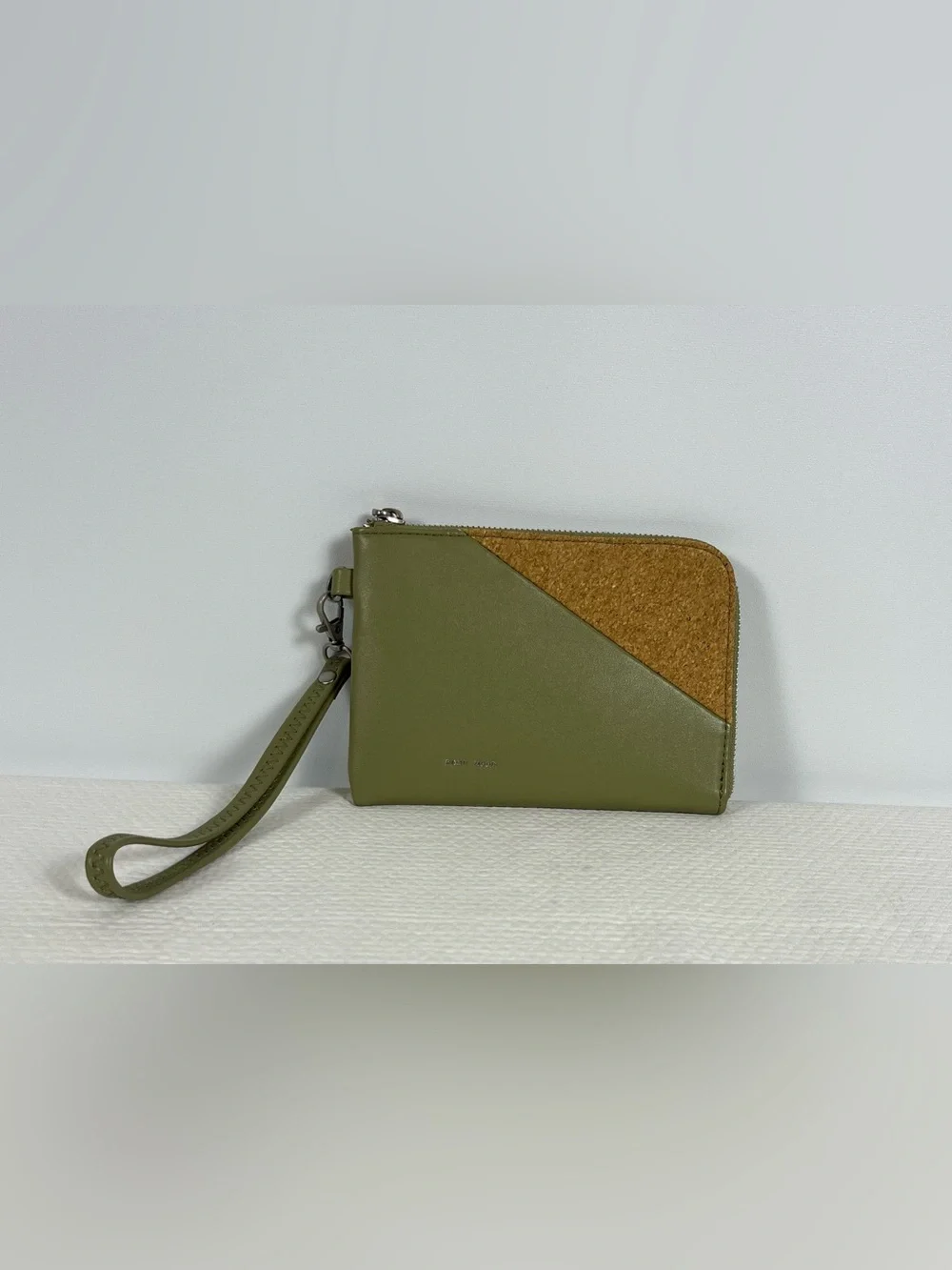 Pixie Mood Stacy Wrislet Wallet Vegan Leather In Sage Cork Olive Green‎
